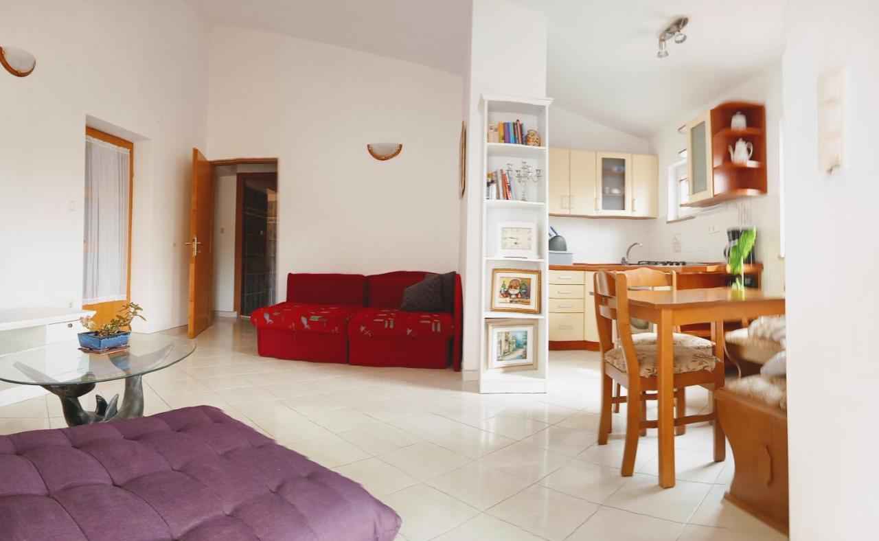 Apartmani Nikolina Ražanac Exterior foto
